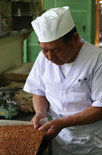 お菓子づくりの風景